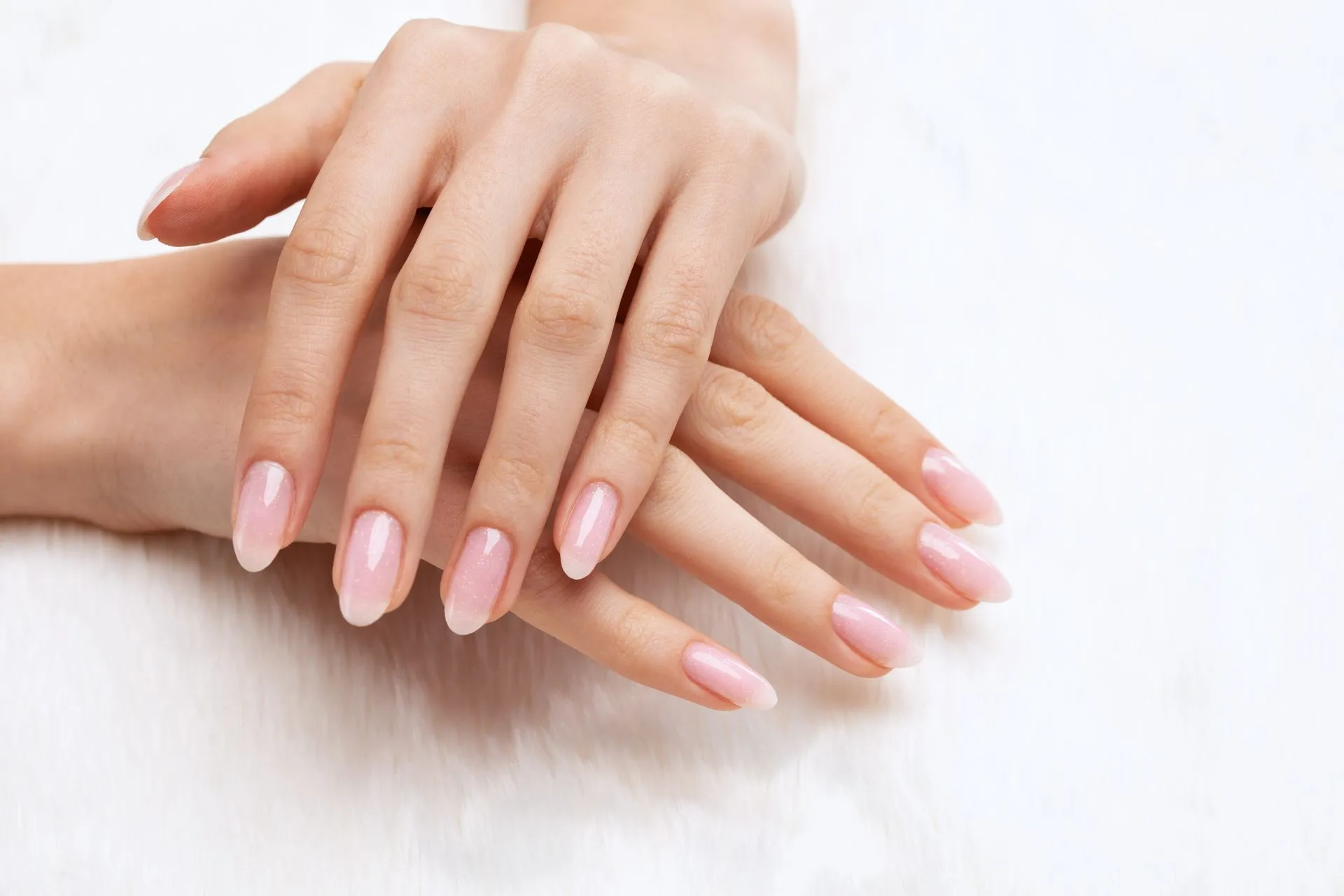 Polygel-Nagelmodellage mit Schablone